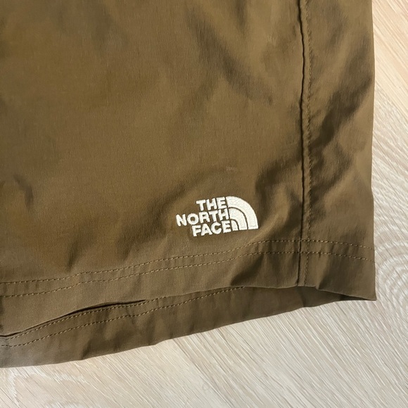 North Face Shorts XL - Picture 2 of 4